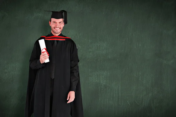 Charmant garçon diplômé avec son diplôme — Photo