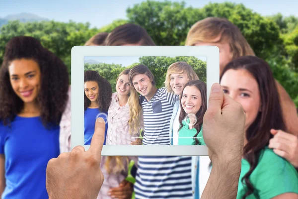 Handen met tablet pc — Stockfoto