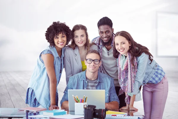 Studenter arbetar som ett team — Stockfoto