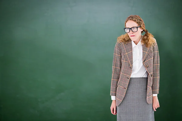 Geeky hipster vrouw op zoek zenuwstelsel — Stockfoto