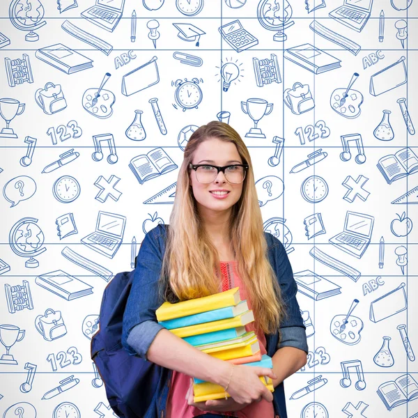 Hübsche Studentin in der Bibliothek — Stockfoto