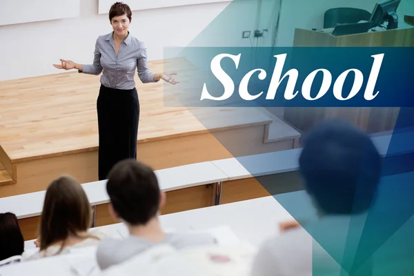 Profesor de pie hablando con los estudiantes — Foto de Stock