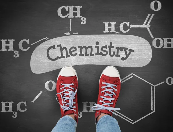 Het woord chemie en casual schoenen — Stockfoto