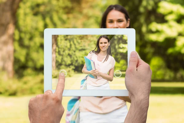 Händer som håller TabletPC — Stockfoto