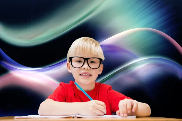 Schattig leerling aan balie — Stockfoto