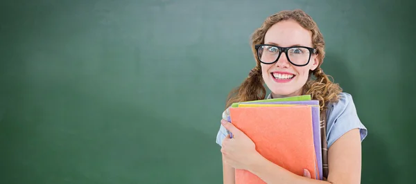 Geeky hipster vrouw bedrijf bestanden — Stockfoto