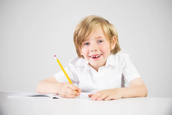 Schattig leerling schrijven — Stockfoto