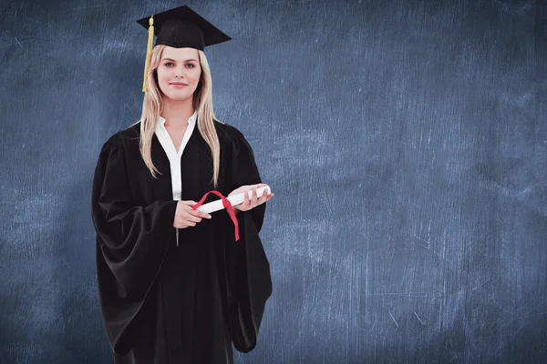 Blonde student in graduate gewaad — Stockfoto