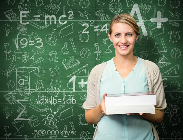 Estudante sorrindo com livros — Fotografia de Stock