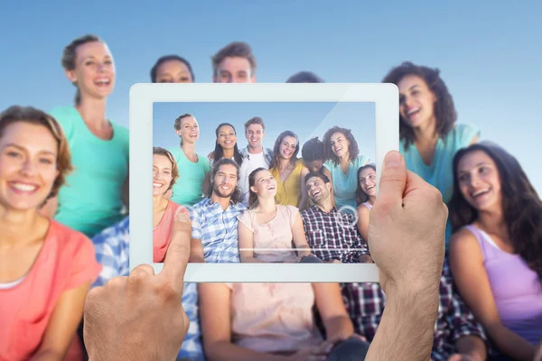 Handen met tablet pc — Stockfoto