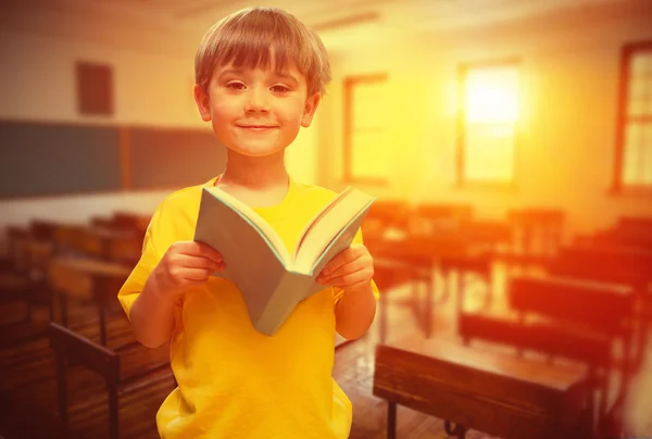 Gelukkig leerling met boek — Stockfoto