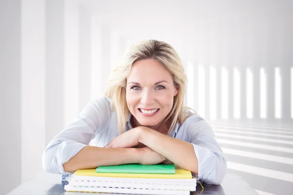 Studente maturo sorridente — Foto Stock