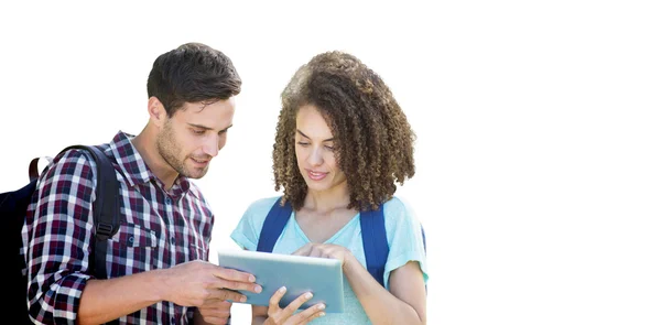 Studenten met behulp van digitale Tablet PC — Stockfoto