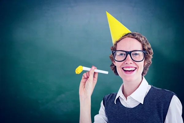 Nördiga hipster i partiet hatt med horn — Stockfoto