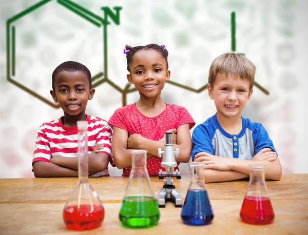 Niedliche Schüler mit verschränkten Armen — Stockfoto