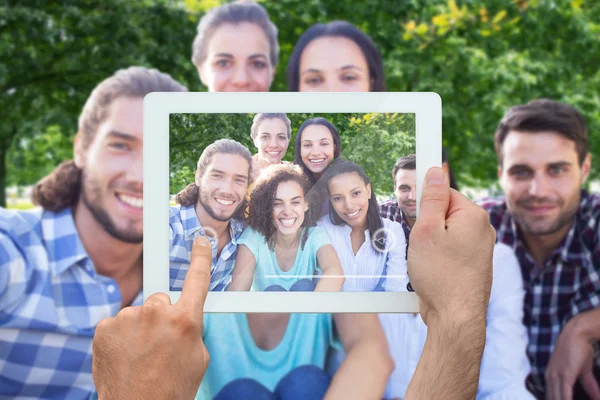 Handen met tablet pc — Stockfoto