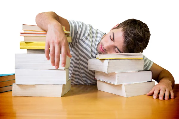 Estudante dormindo na biblioteca — Fotografia de Stock