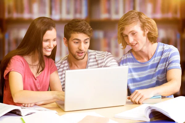 Students using laptop in library — Stock Photo, Image