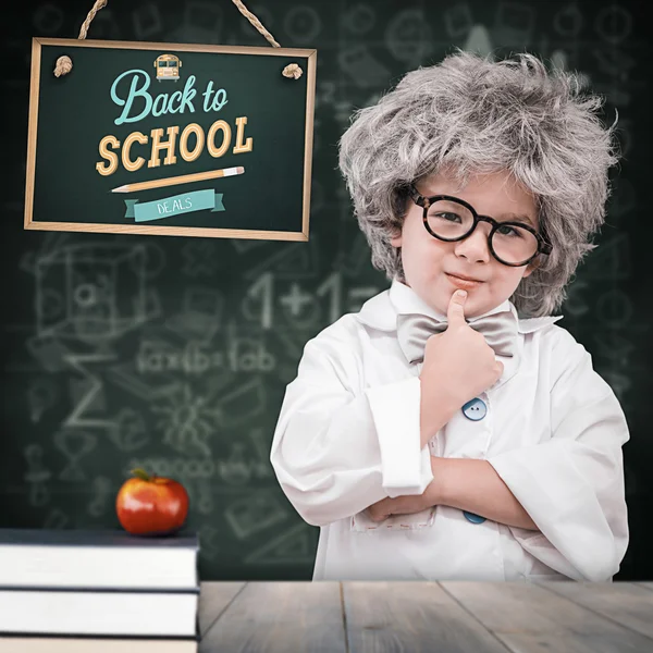 Schattig leerling in laboratoriumjas — Stockfoto