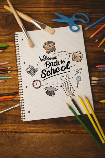Voltar às palavras da escola no bloco de notas — Fotografia de Stock
