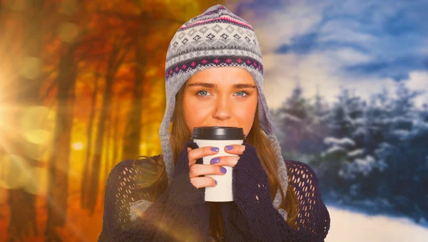 Beautiful woman in warm clothing drinking coffee — Stock Photo, Image