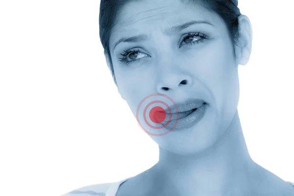 Bela mulher lambendo lábios enquanto olha para longe — Fotografia de Stock
