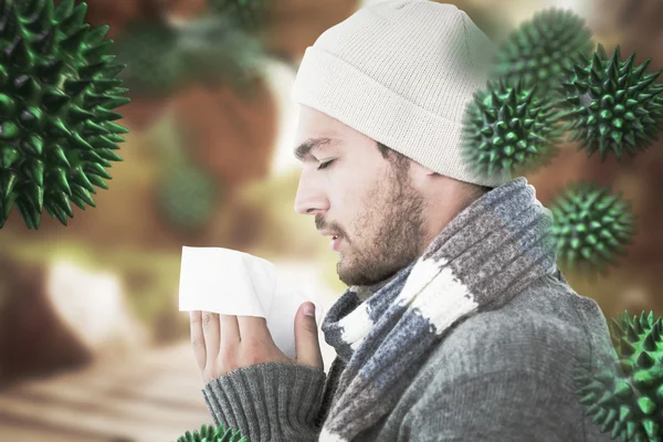 Schöner Mann bläst sich die Nase platt — Stockfoto