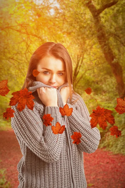 Söt flicka i vinter jumper — Stockfoto