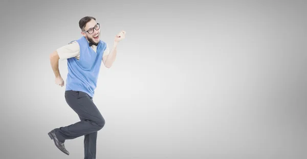 Geeky hipster bailando y sonriendo —  Fotos de Stock