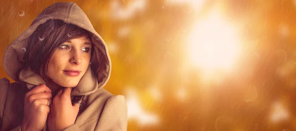 Mulher bonita usando casaco de inverno — Fotografia de Stock