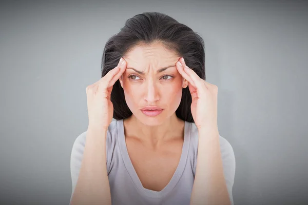 Sammansatt bild av brunett lider av migrän — Stockfoto