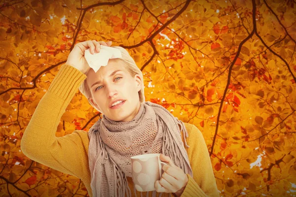 Close up van vrouw gevoel haar voorhoofd — Stockfoto