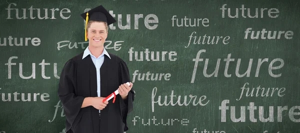 Diplômé masculin avec son diplôme en main — Photo