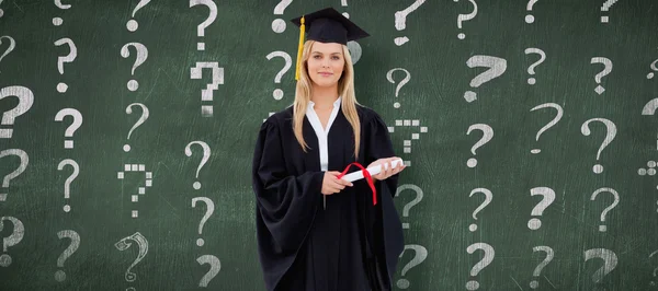 Estudante loira em roupão de pós-graduação — Fotografia de Stock