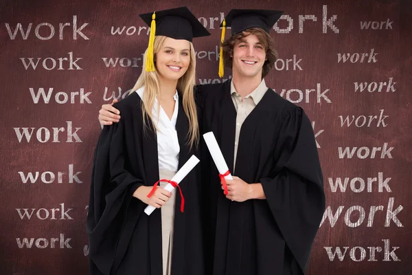 Dois estudantes em roupões de pós-graduação — Fotografia de Stock