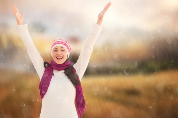 Hübsche Brünette in Winterkleidung — Stockfoto