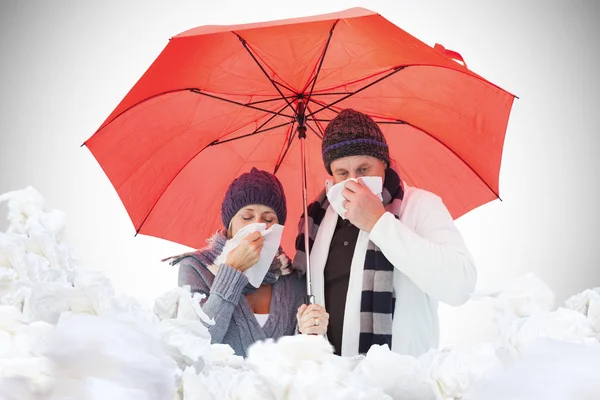 Coppia matura che soffia il naso — Foto Stock