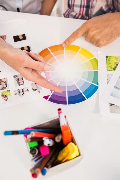 Diseñadores casuales trabajando —  Fotos de Stock