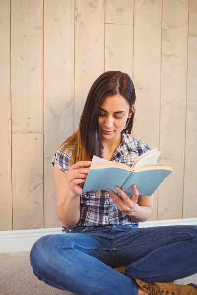 Hipster reading blue book — Stock Photo, Image