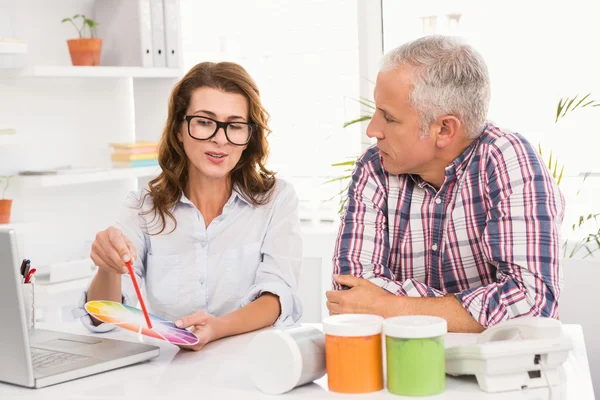 Gelegenheitsdesigner arbeiten — Stockfoto