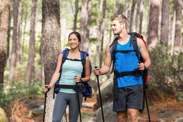 Glada joggare ständiga — Stockfoto