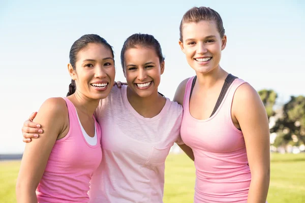 Trois femmes souriantes — Photo