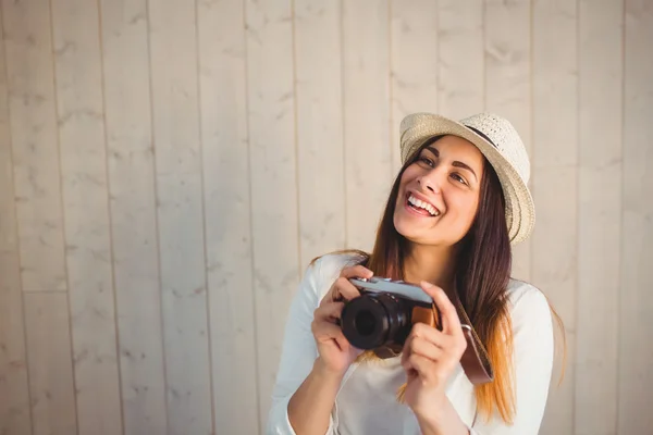 Hipster using her vintage camera — Stock Photo, Image