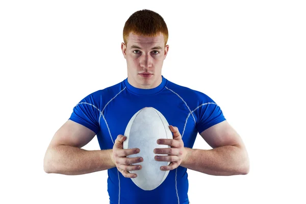 Jogador segurando bola de rugby — Fotografia de Stock