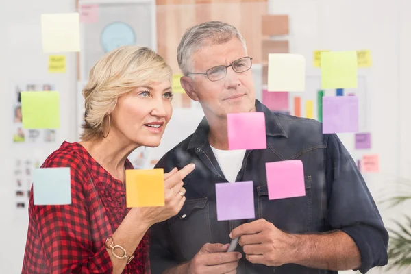 Business team looking post its — Stock Photo, Image