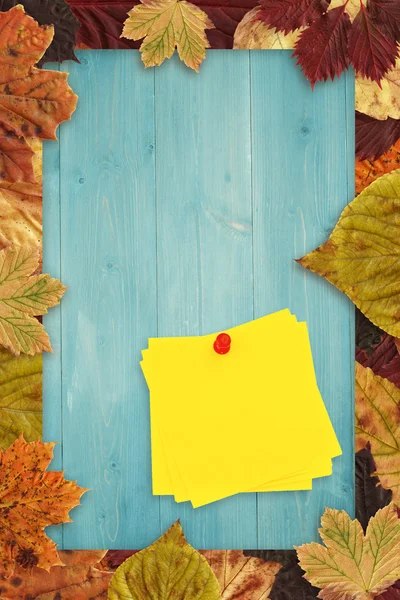 Composite image of sticky note with red pushpin — Stock Photo, Image