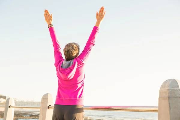 Woman with outstretched arms — Stock Photo, Image