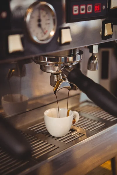 Machine making a cup of coffee — Stock Photo, Image