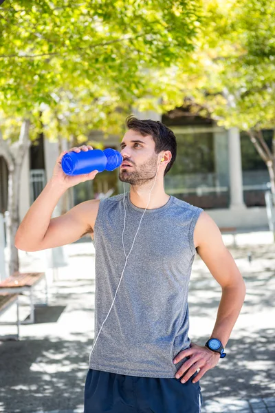 Beau coureur d'eau potable — Photo