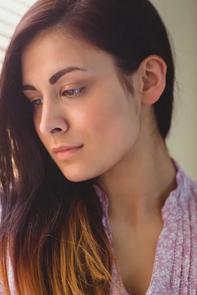 Pretty brunette looking down — Stock Photo, Image